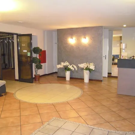 Pokoje Pracownicze -la Strada 2*