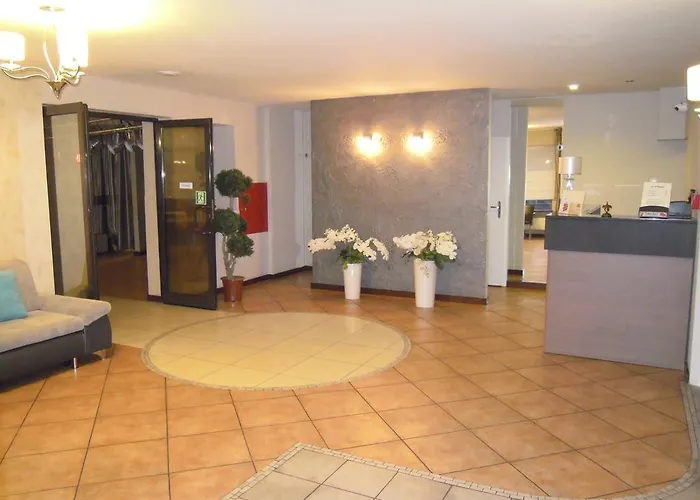 Pokoje Pracownicze -La Strada 2*